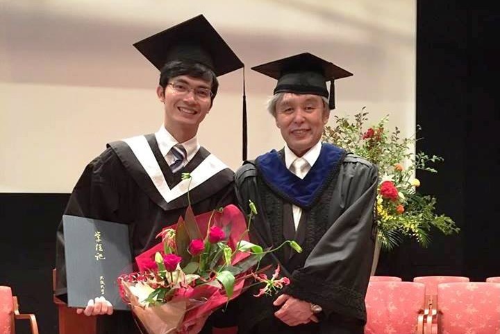 Phô et le Professeur Kazuto Yamauchi après sa soutenance de thèse 