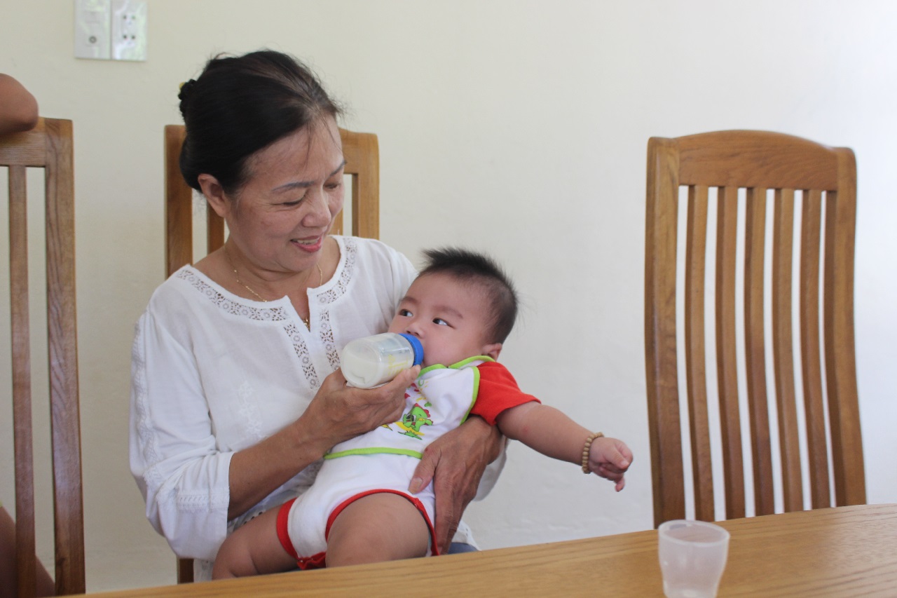Hyunh Quang Tho avec sa maman SOS Nga